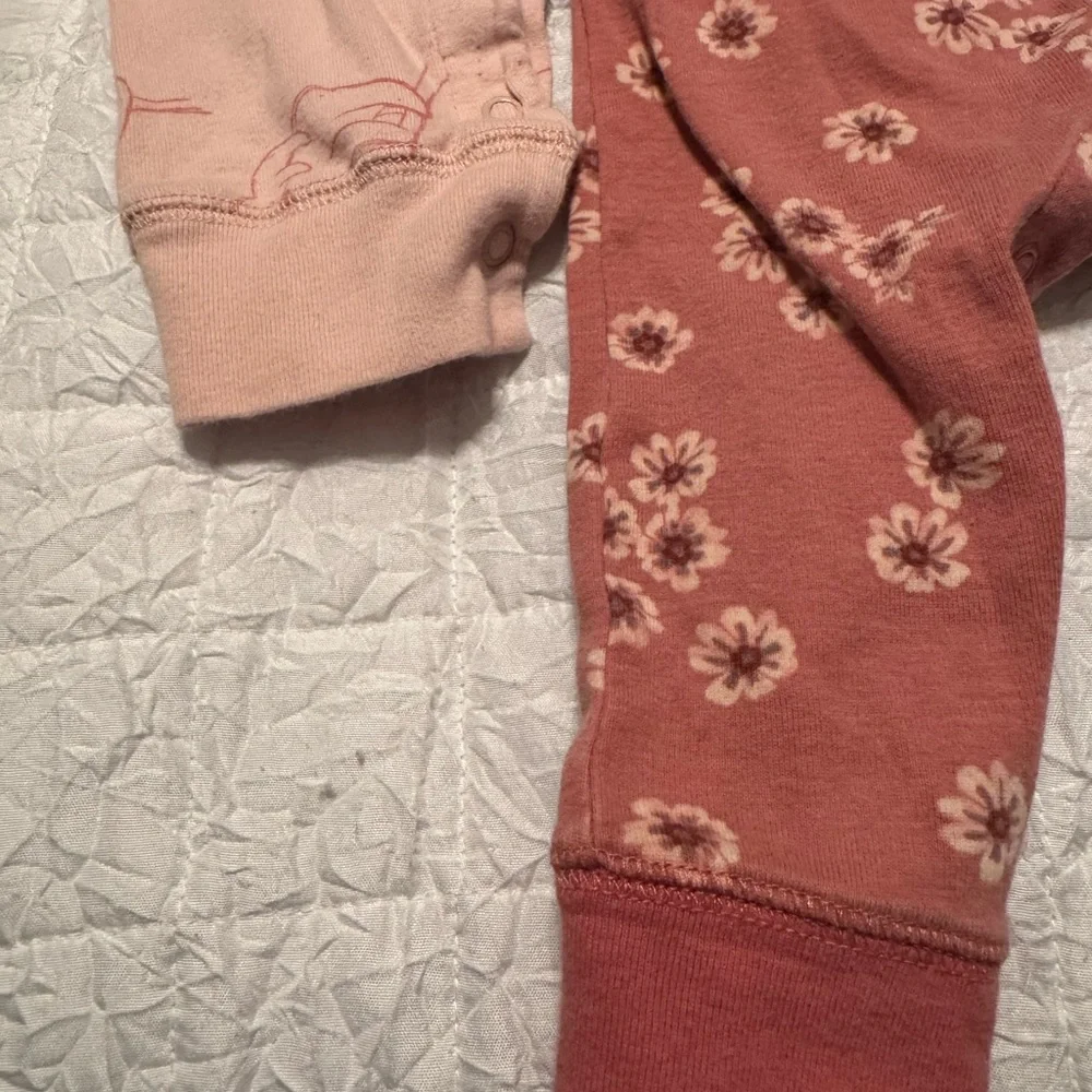 9 month 9 items these are in excellent condition. Okie Dokie and Carters.